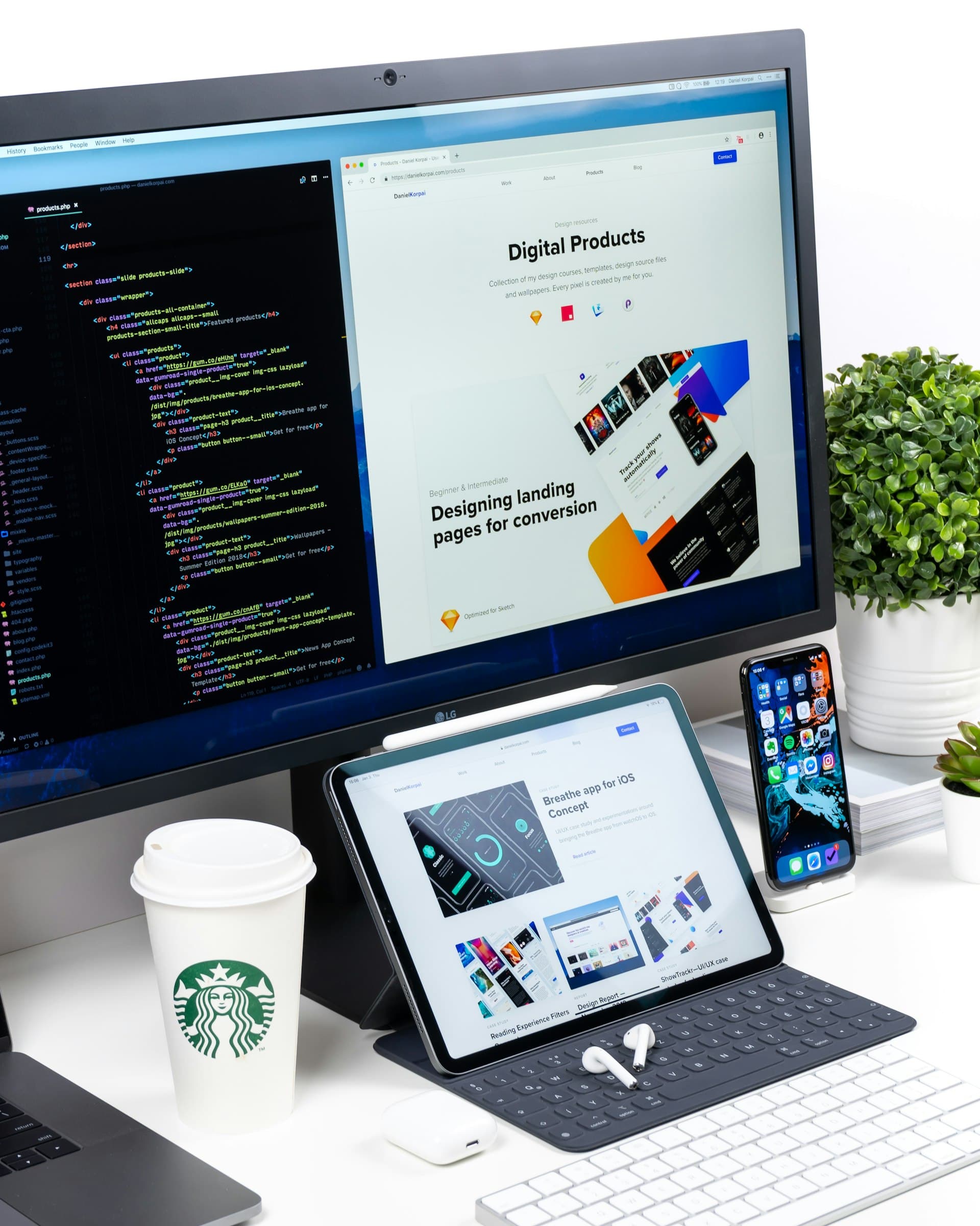 Un mismo sitio web visualizado en monitor, tablet y smartphone, ejemplo de diseno web responsive